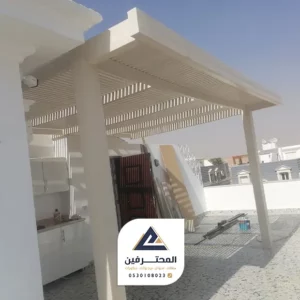 مظلات لون ابيض
