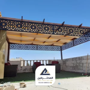 مظلات خشبية وقماش
