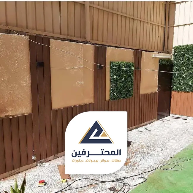 تركيب برجولة وعشب صناعي