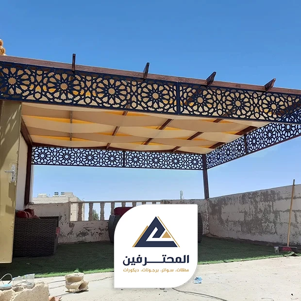 مظلات خشبية وقماش